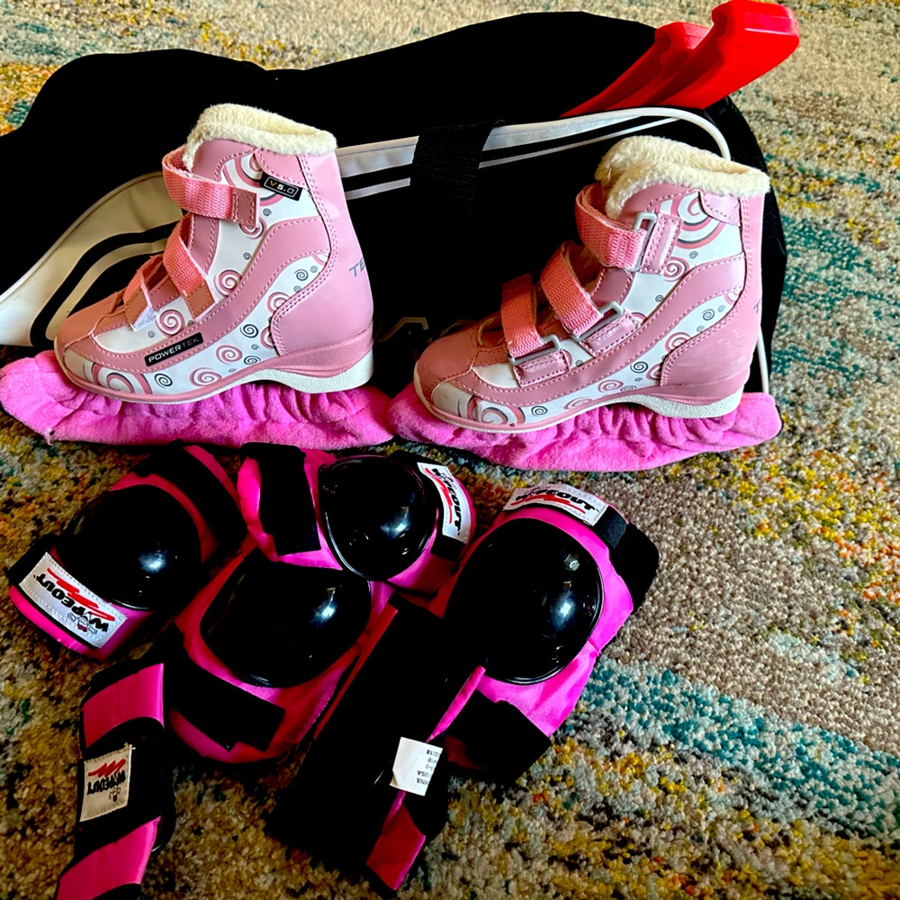 COPY - Grls Ice Skates SZ 1 (2) skate guards, knee, elbow & wrist pads & carry …